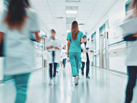 Ερώτηση βουλευτών ΣΥΡΙΖΑ για τις δεδουλευμένες εφημερίες των νοσοκομειακών γιατρών